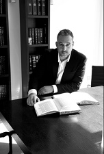 עו"ד ניר רפאל מחבוביאן